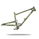 baguette_fondblanc_cadre_nu_pale_olive.webp