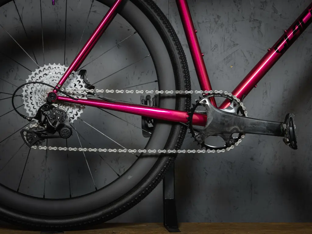 macaron_illusion_pink_side_trnamission_campagnolo_ekar_WS.webp