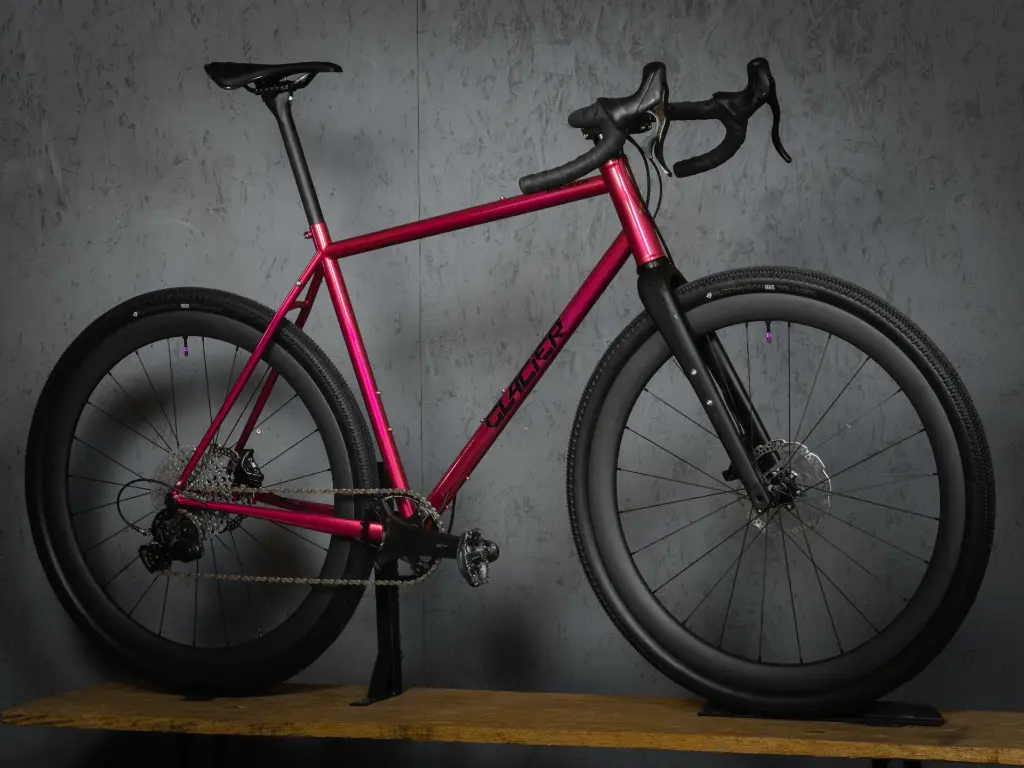 macaron_illusion_pink_3-4_steel_gravel_carbon_wheels_WS_1.webp