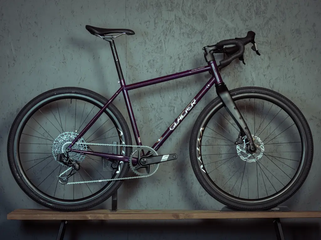 glacier_macaron_violet_sparkle_side_steel_gravel_WS.webp